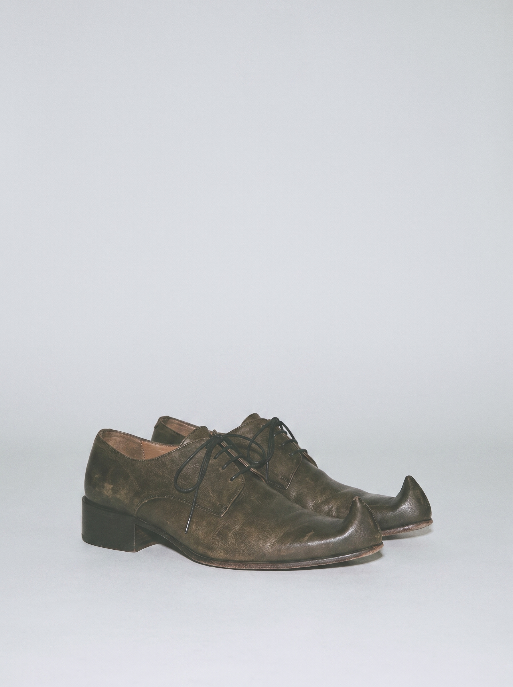 pointed toe lace up dress shoes